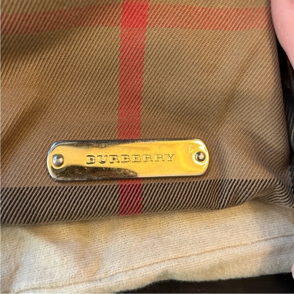 Authentic Burberry Canterbury Tote Bag - Picture 4 of 6